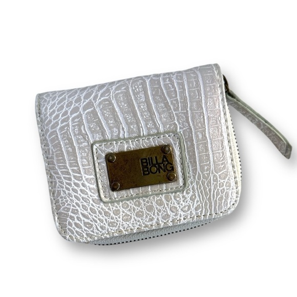 Billabong Wallet Faux Crocodile Leather Metallic Off White and Turquoise - Picture 1 of 15